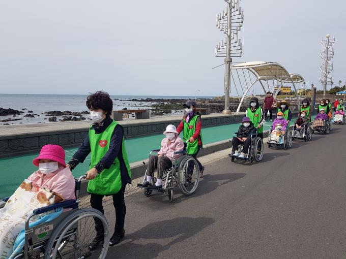 제주-건협어머니사랑봉사단 삼양소규모노인복지센터 찾아 봉사활동펼쳐 사진