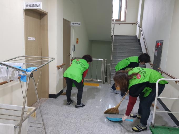 제주- 심인요양원 찾아 어머니사랑봉사단 시설내부청소 및 환경정화(11.8) 사진